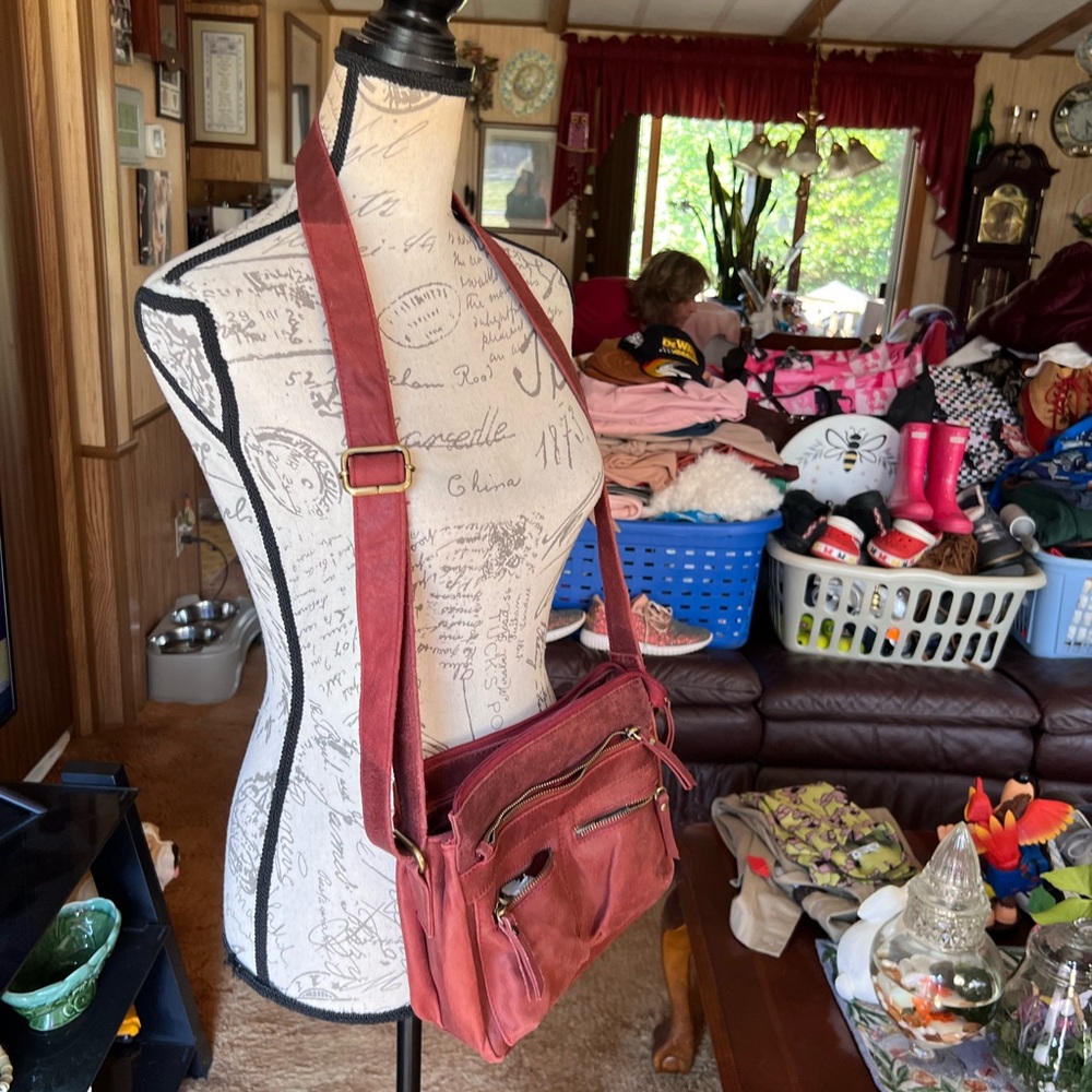 100% cow hide leather Great American leather works red crossbody handbag. - Picture 4 of 17